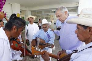 López Obrador: No dejaremos solo al gobernador Miguel Barbosa