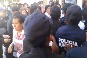 Ambulantes y policías protagonizaron riña en el centro de Tehuacán