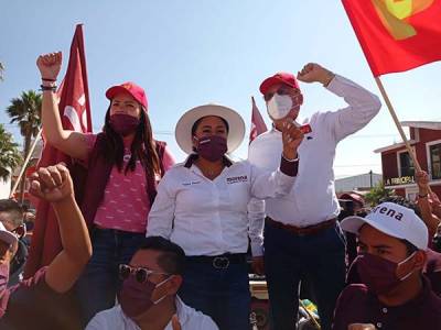 Lupita Daniel suma cientos de adeptos rumbo a alcaldía de Cuautlancingo
