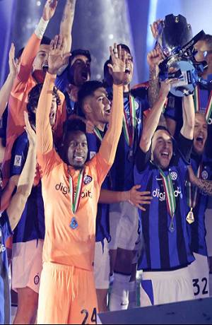 Inter derrota 3-0 al Milan y es campeón de la Supercopa de Italia