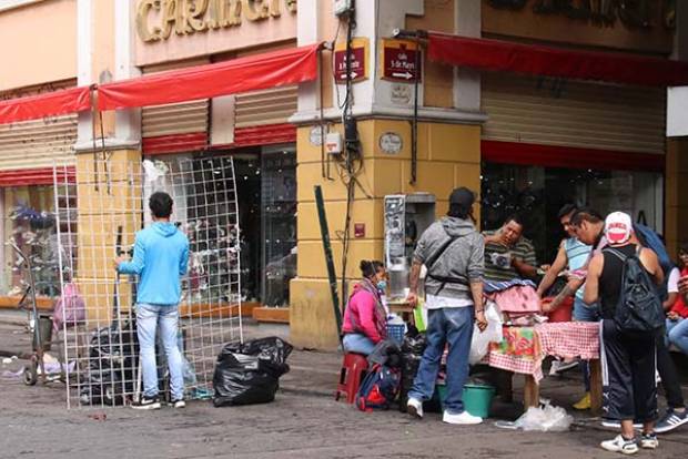 Ambulantes en el CH de Puebla causan pérdidas por 2 mdp a comercio establecido