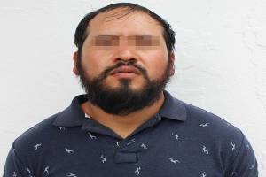 Hombre es detenido con arma de fuego tras golpear a su esposa en Puebla