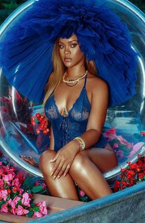 Rihanna presume colección de lencería en Instagram