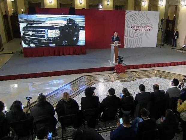 AMLO anuncia tianguis de vehículos blindados y de lujo