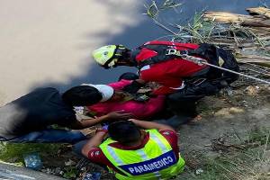 Hombre cae a barranca y es rescatado por Protección Civil en Romero Vargas