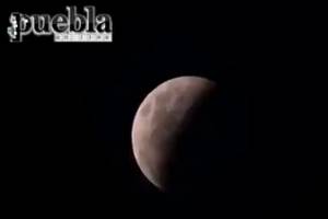 VIDEO: Así se vio el eclipse lunar más largo del siglo desde Puebla