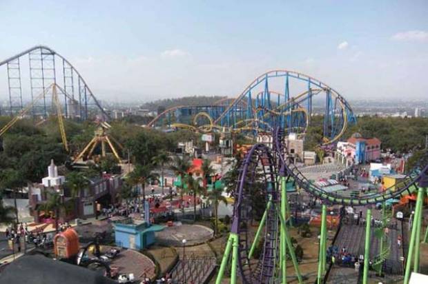 Adolescente cayó de la rueda de la fortuna de Six Flags México