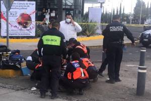 Motociclista sufre amputación de un pie al ser arrollado en la Vía Atlixcáyotl
