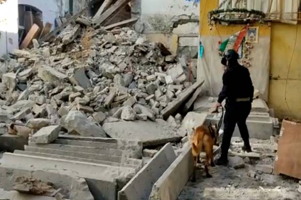 VIDEO: Se registra derrumbe en casona del centro de Puebla; rescatan a dos cachorros