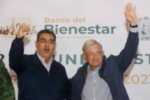 AMLO de gira por Puebla revisa avances del Banco del Bienestar