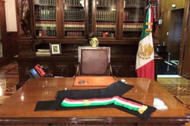 AMLO revela que realizó una &quot;limpia&quot; a silla presidencial porque estaba &quot;embrujada&quot;