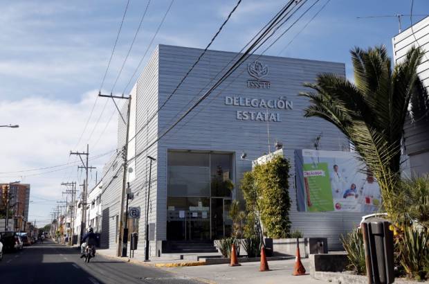 Maestros acusan contubernio SEP-SNTE-ISSSTE en fraude de seguros en Puebla