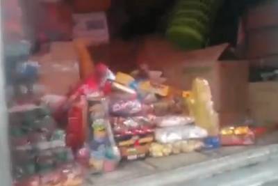 VIDEO: Policías iban a decomisar cargamento de pirotecnia en el mercado Hidalgo y Unión