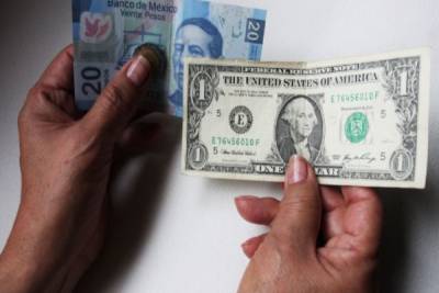 Peso mexicano rompe la barrera de los 18 pesos por dólar