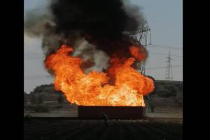 PEMEX realiza quema controlada de combustible por mantenimiento a ductos en Texmelucan