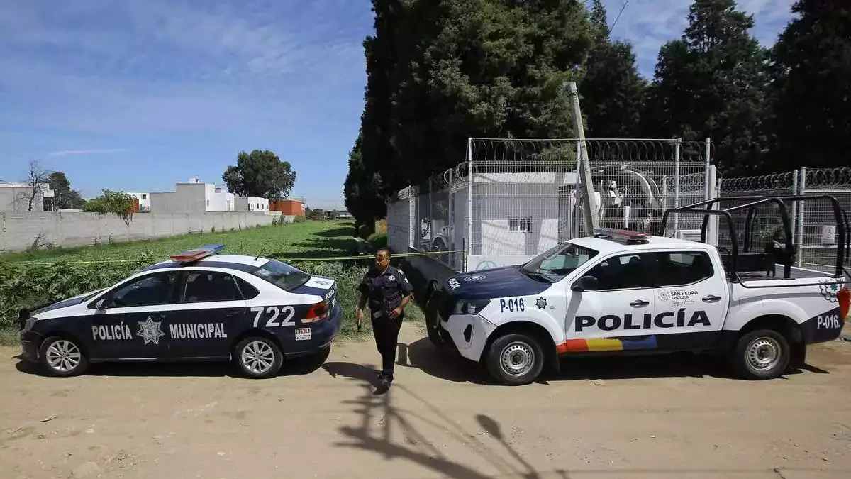 Muere policía y delincuente que lo baleó robó patrulla y arma en San