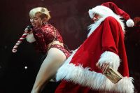 Miley Cyrus pervierte a Santa Claus con su perreo