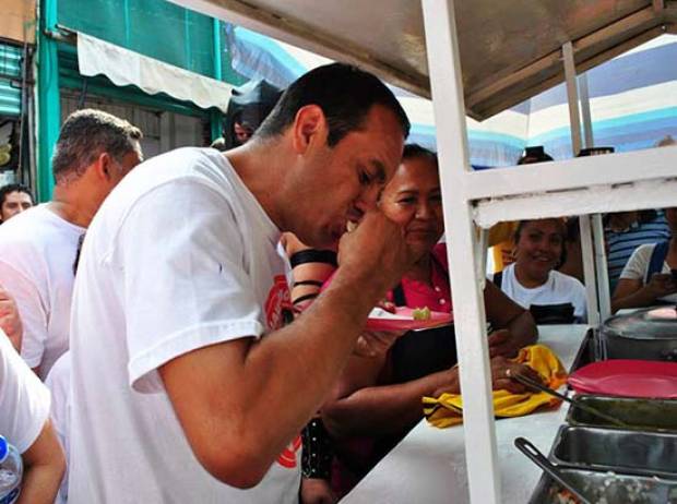 Diarrea del “Cuau”, por comer en la calle durante la campaña