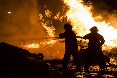 Bomberos sofocan incendio en Central de Abasto de Puebla; sin lesionados