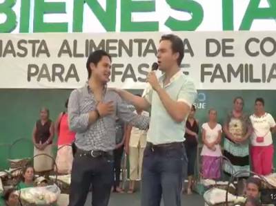 VIDEO: Gobernador de Chiapas se disculpa y recibe bofetada