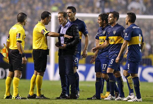 Boca Juniors, expulsado de la Copa Libertadores tras ataque a jugadores de River