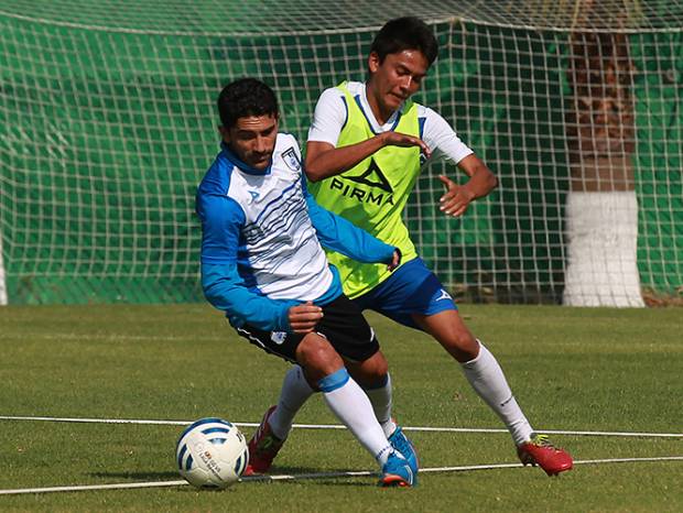 Querétaro contratará cinco jugadores, descarta a Kaká y Víctor Valdés