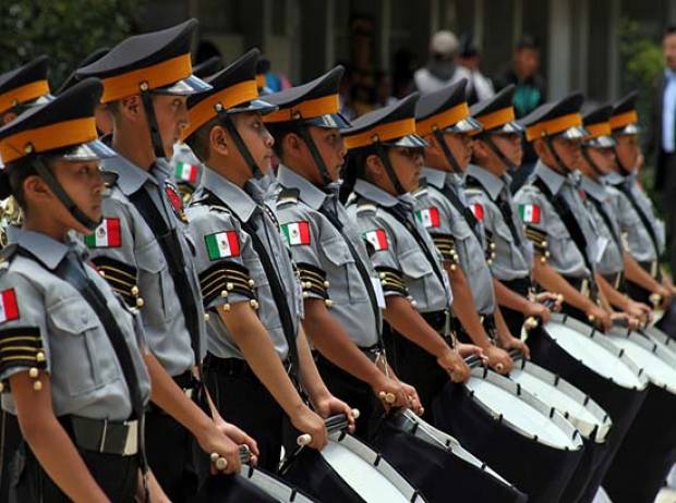 Puebla realiza concurso estatal de bandas de guerra 2015