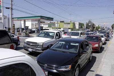 FOTOS: Concluye plazo para verificar en Puebla con largas filas