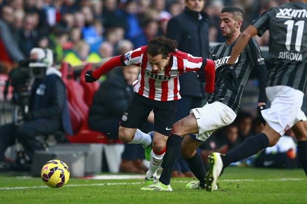 Andrés Guardado y PSV Eindhoven se impusieron 2-0 al Twente del Tecatito Corona