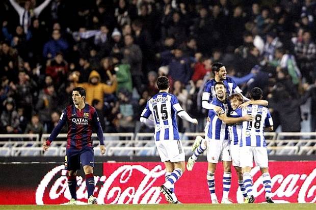 Real Sociedad se impuso 1-0 al Barcelona; Carlos Vela salió lesionado