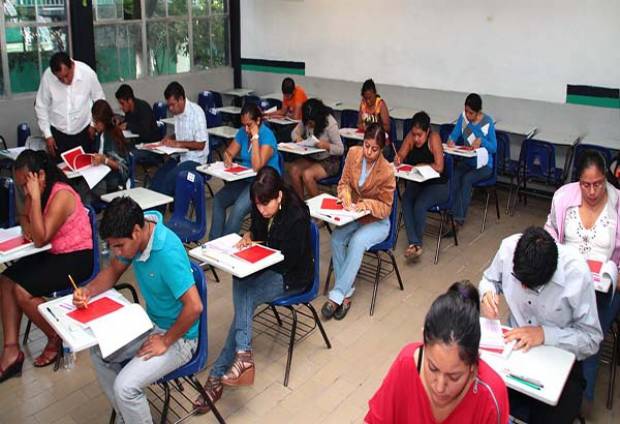 2 mil 669 maestros de Puebla hicieron examen para ingresar al nivel medio superior