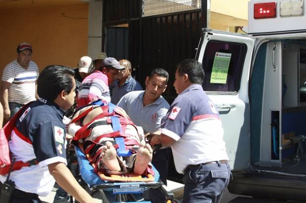 Electrocutado al cambiar luminarias, trabajador municipal de Texmelucan