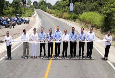 RMV inaugura carretera Hueytamalco-Tenampulco