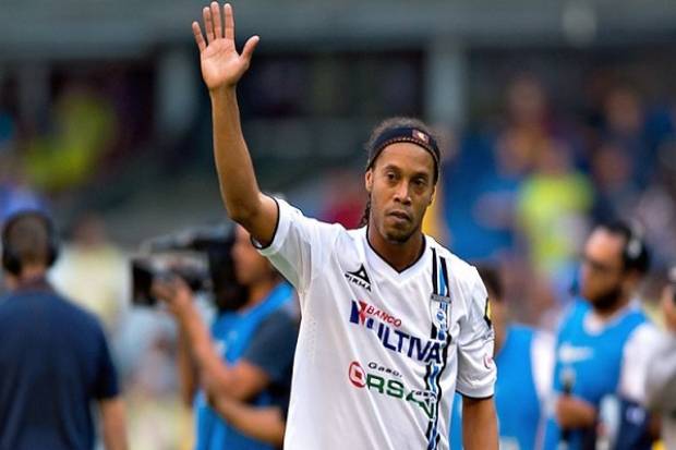 Vucetich no quiere a Ronaldinho ni contrataciones &quot;bomba&quot; en Querétaro