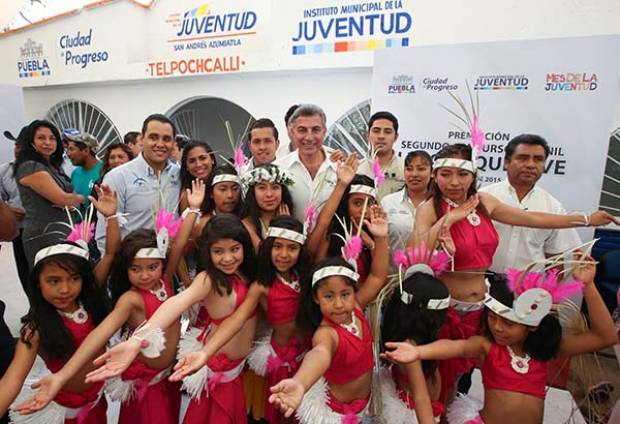 Tony Gali inaugura centro para la juventud en Azumiatla