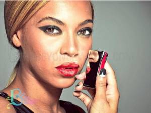 Aparece rostro de Beyoncé sin Photoshop en campaña publicitaria