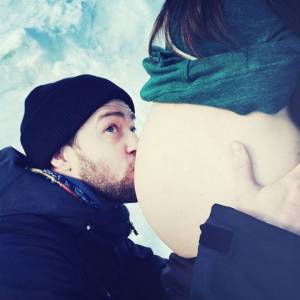 Justin Timberlake comparte embarazo de Jessica Biel en redes sociales