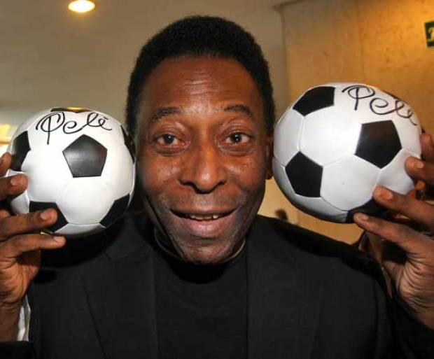 Pelé presenta leve mejoría, permanece en terapia intensiva