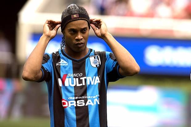 Ronaldinho debe presentarse este lunes con Querétaro