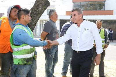 Gali inicia rehabilitación de la 105 Poniente, al sur de Puebla capital