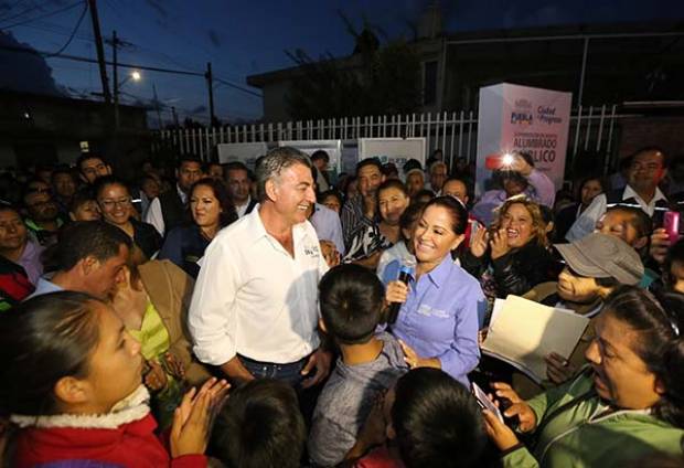 Tony Gali entrega modernización de alumbrado en Bosques de Manzanilla