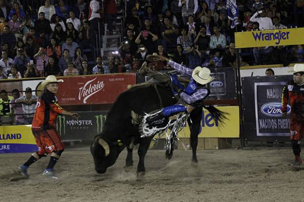 Emocionante cierre de Cuernos Chuecos en la Feria de Puebla