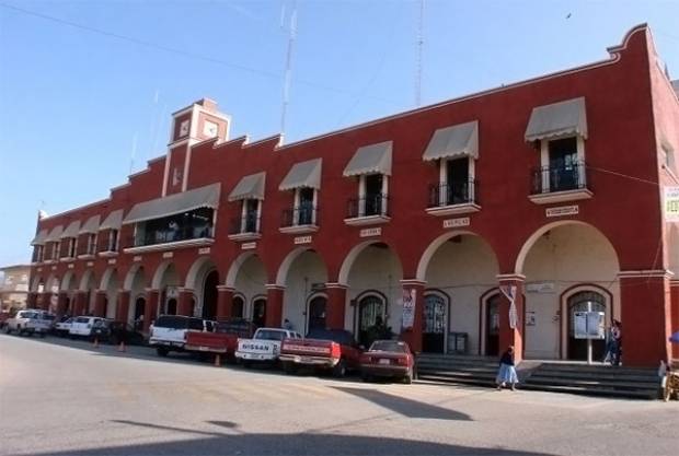 Policías de Xicotepec, Puebla, lo golpean “por faltarles al respeto”