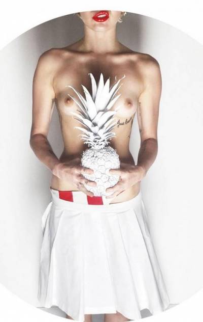 Miley Cyrus presume topless en Paper Magazine