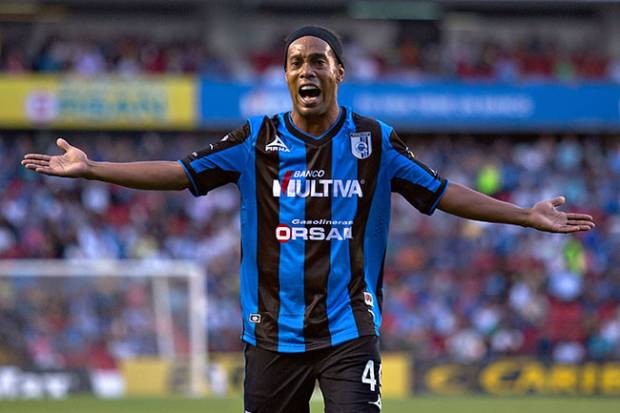 Ronaldinho se retiraría del futbol con la playera de Gallos Blancos