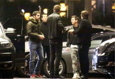 Messi y Piqué fueron captados saliendo de un casino tras derrota ante Málaga