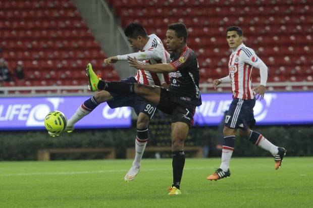 Lobos BUAP no pudo con Chivas, cayó 2-0 en la Copa MX