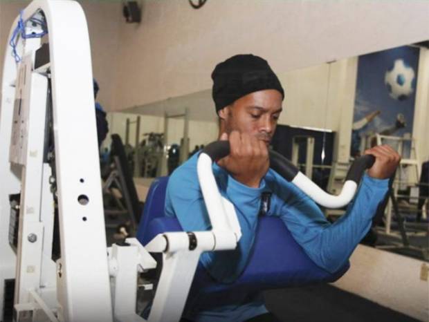 Ronaldinho se pone en forma con Querétaro para enfrentar a Pumas