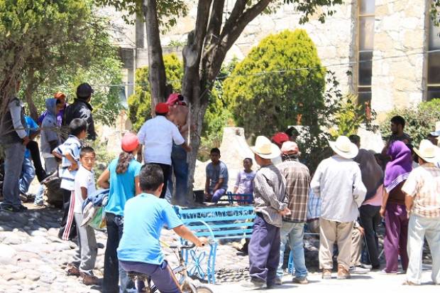 Cuatro sujetos estuvieron cerca de ser linchados en Azumbilla por robarse un tractor