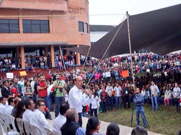 Lastiri realiza gira de trabajo por los municipios de Venustiano Carranza y Xicotepec